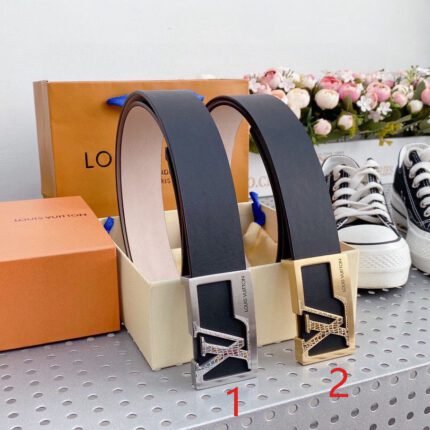 Louis Vuitton square buckle black belt, simple and elegant, classic and fashionable