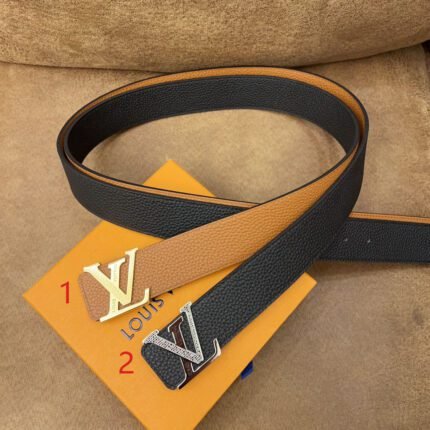 Louis Vuitton's classic V-shaped buckle belt is simple and elegant, noble and elegant