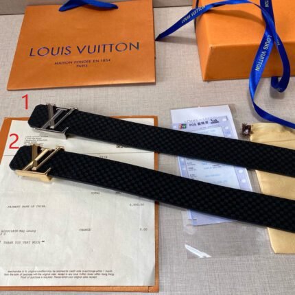 Louis Vuitton V-buckle black plaid belt, simple and elegant, low-key luxury