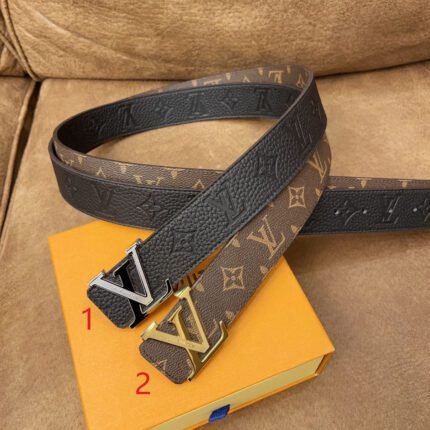 Louis Vuitton V-buckle textured belt, simple, fashionable, noble and elegant