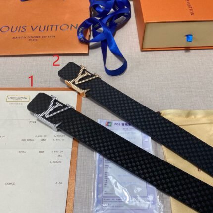 Louis Vuitton V-buckle black plaid belt, simple and elegant, low-key luxury