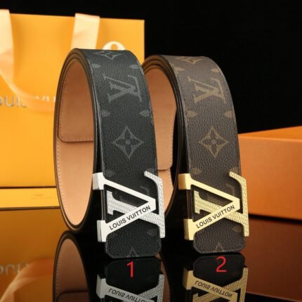 Louis Vuitton V-buckle black textured belt, simple and elegant, low-key luxury