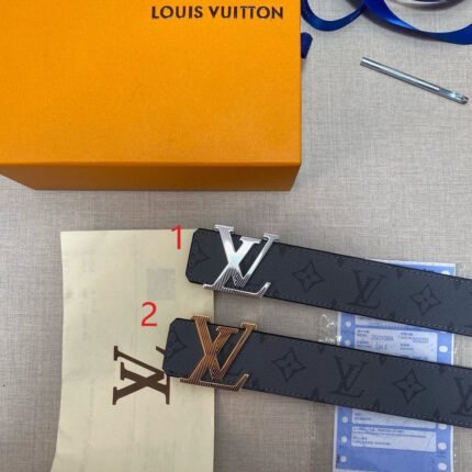 Louis Vuitton V-buckle blue textured belt, simple and elegant, noble and elegant