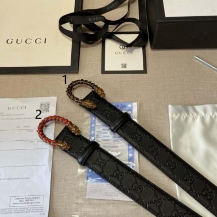 Gucci diamond-studded black textured belt is elegant and luxurious