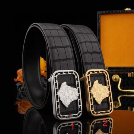 Versace square buckle with black crocodile pattern belt, simple, atmospheric, low-key and luxurious