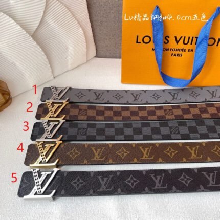 Louis Vuitton V-buckle textured belt, classic and fashionable, noble and elegant