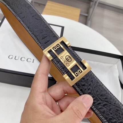 Gucci black wide belt with gold buckle, super clear leather texture, delicate touch and strong gloss