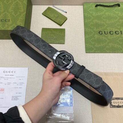 Gucci classic "GG" pattern brown and beige leather belt, soft to the touch, detailed oil edges, extremely durable