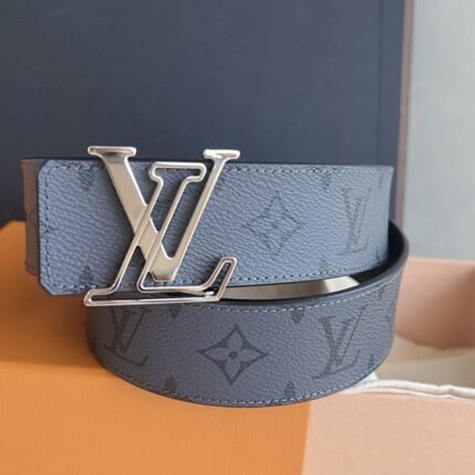 LV silver buckle black textured belt, simple and elegant, low-key luxury