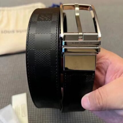 Louis Vuitton silver square buckle black plaid belt, simple and elegant, fashionable and elegant