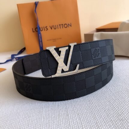 Louis Vuitton gold texture V buckle dark blue belt, simple and elegant, low-key luxury