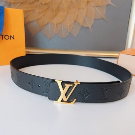 Louis Vuitton gold buckle black textured belt, simple and elegant, low-key luxury