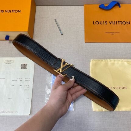Louis Vuitton gold V buckle black crocodile pattern belt, simple and elegant, noble and luxurious