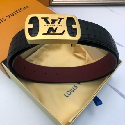 Louis Vuitton classic gold buckle black belt, simple and elegant, noble and luxurious