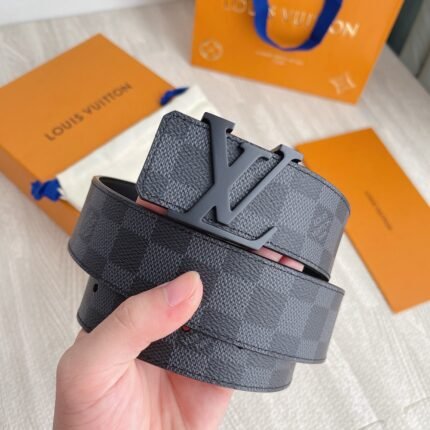 Louis Vuitton premium matte black buckle black checkered belt, simple and elegant, noble and luxurious