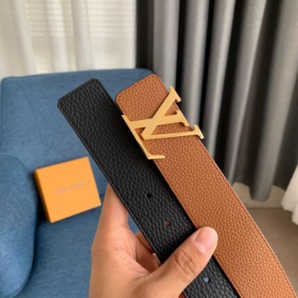 Louis Vuitton gold V buckle reversible belt, simple and elegant, low-key luxury