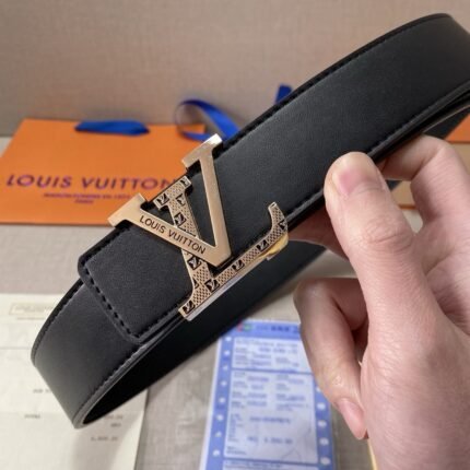 LOUIS VUITTON classic gold V buckle black belt, simple and elegant, luxurious and fashionable
