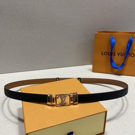 Louis Vuitton gold square buckle black belt, simple and elegant, noble and elegant