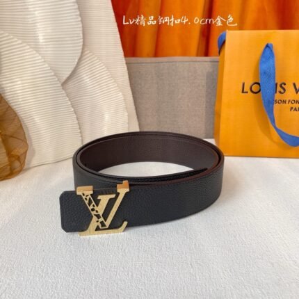 Louis Vuitton gold V buckle black belt, simple, fashionable, noble and elegant