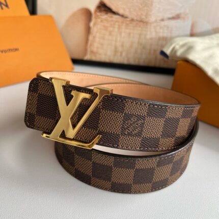 Louis Vuitton classic brown plaid belt, classic fashion, exquisite luxury