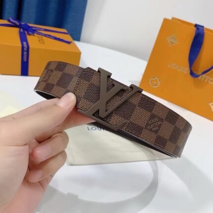 Louis Vuitton brown V-shaped buckle brown plaid belt, simple and elegant, low-key luxury