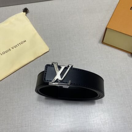 Louis Vuitton silver V buckle black belt, simple and elegant, low-key luxury