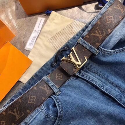 Louis Vuitton metal V buckle brown plaid belt, retro fashion, low-key luxury