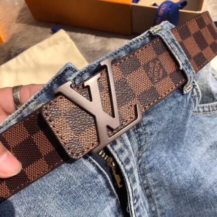Louis Vuitton brown V buckle brown plaid belt, simple and elegant, low-key luxury