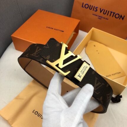 Louis Vuitton gold V buckle brown textured belt, simple and elegant, low-key luxury
