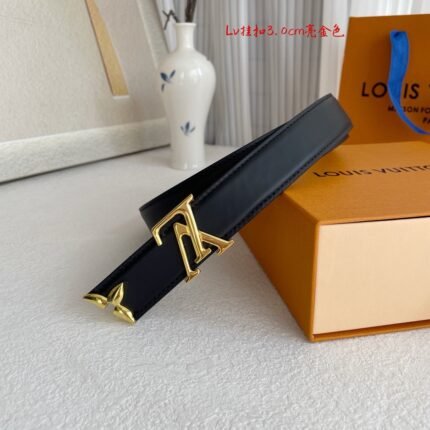 Louis Vuitton gold V buckle black belt, simple and elegant, low-key luxury