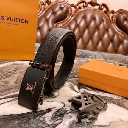 Louis Vuitton black square buckle black belt, simple and elegant, low-key luxury