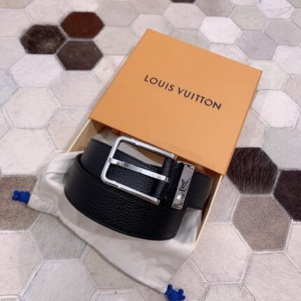 Louis Vuitton silver square buckle black belt, exquisite and elegant, low-key luxury