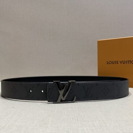 Louis Vuitton black V buckle black textured belt, simple and elegant, low-key luxury