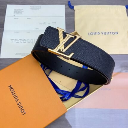 Louis Vuitton gold V buckle black textured belt, simple and elegant, noble and elegant