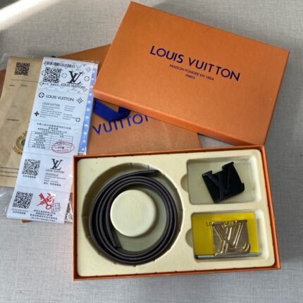 Louis Vuitton classic double buckle V-buckle belt gift box set, elegant, elegant and noble