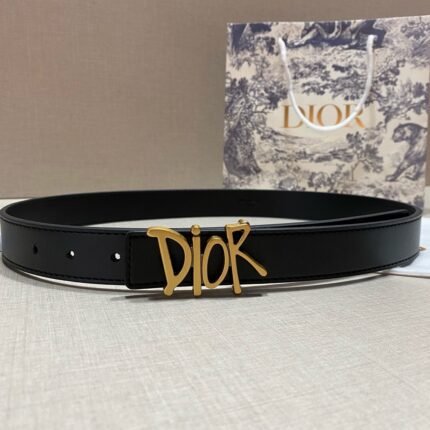 Louis Vuitton gold V buckle black belt, simple and elegant, low-key luxury