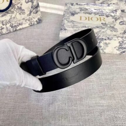 Dior black D buckle black leather, simple and elegant, noble and elegant