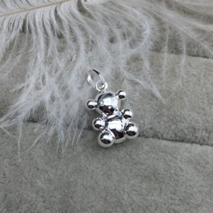 Suitable for wearing fashionable pendants in various places, versatile and personalized