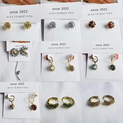 Multiple colors of zircon four heart small round perforated earrings, circular zircon earrings