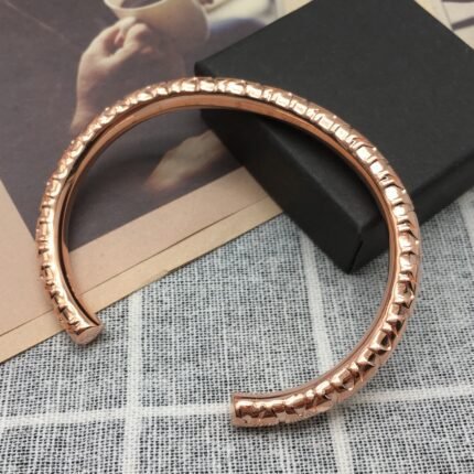 Bracelet versatile and personalized, suitable for wearing in various places, fashionable