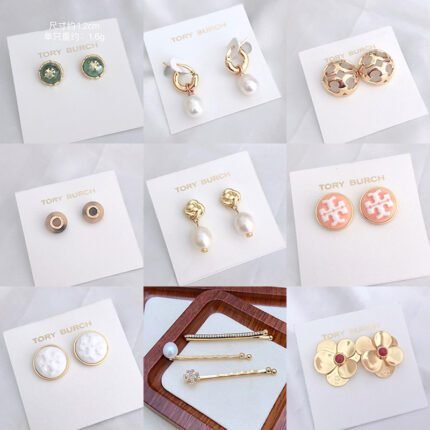 Simple and versatile zircon colored small round double T earrings, gold flower double T earrings