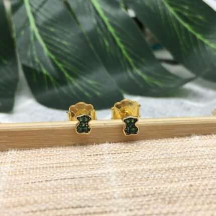 Earrings are versatile and personalized, suitable for wearing in various places and fashionable