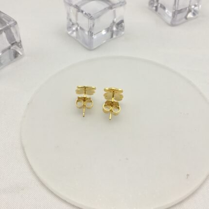 Earrings are versatile and personalized, suitable for wearing in various places and fashionable