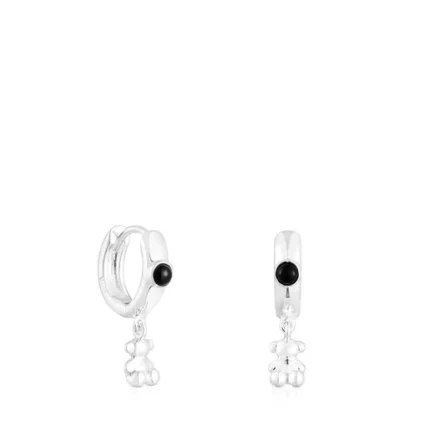 Earrings are versatile and personalized, suitable for wearing in various places and fashionable