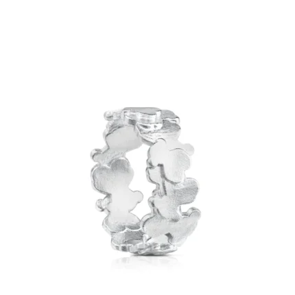 The ring is versatile and personalized, suitable for wearing in various places and fashionable