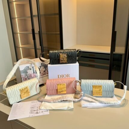 High end full leather embroidery series armpit bag! The cowhide fabric is extremely luxurious, packaged in the original airplane box and folding gift box