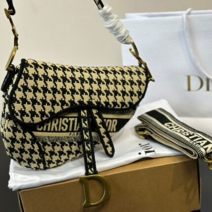 New fashionable and versatile vintage classic saddle bag