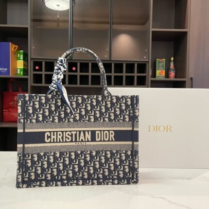 Fashionable and versatile jacquard tote bag shopping bag, small size exquisite and stylish