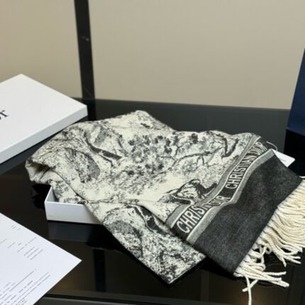 Gift bag with box  size：45*190cm Cool down! ???? Dior Ace Scarf An unbeatable and easy to sell product ,The first scarf that must be planted with grass ????