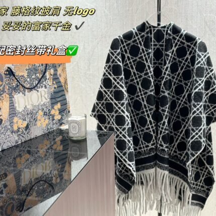 Hot selling scarves/shawls in stock ‼️❤️   Comes with a sealed ribbon gift box D and a rattan checkered scarf in a large unmarked light color style